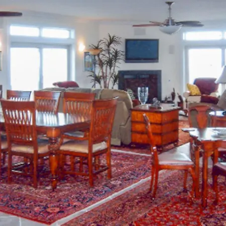 Sharkfin 401 Apartment